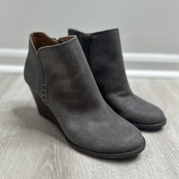 Lucky Brand Boots Womens Size 9 EU 40 Gray Yimme Suede Wedge Booties Side Zip - Picture 1 of 9